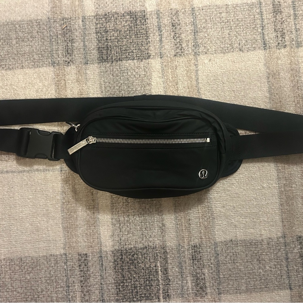 Lululemon Wanderlust Black Belt Bag